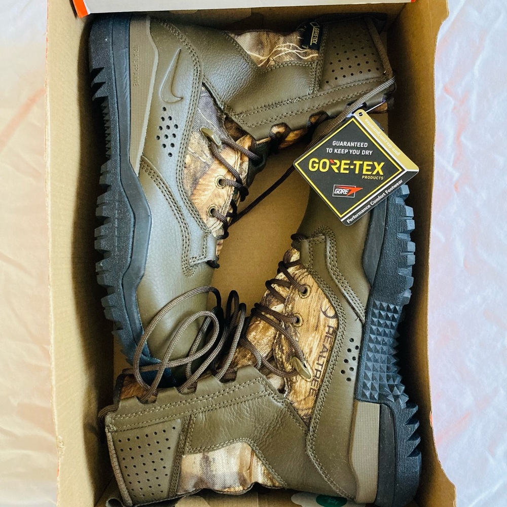 NWB Nike SFB 2 Realtree 8” Goretex boots, size 7.5.
